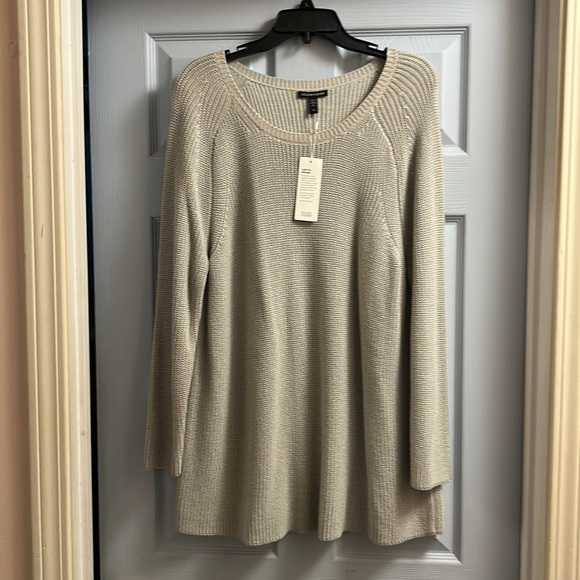 Sweater - Picture 1 of 6